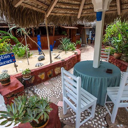 Chez Maggie Hotel & Restaurant Morondava Bagian luar foto