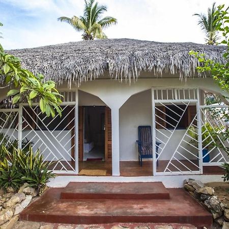 Chez Maggie Hotel & Restaurant Morondava Bagian luar foto