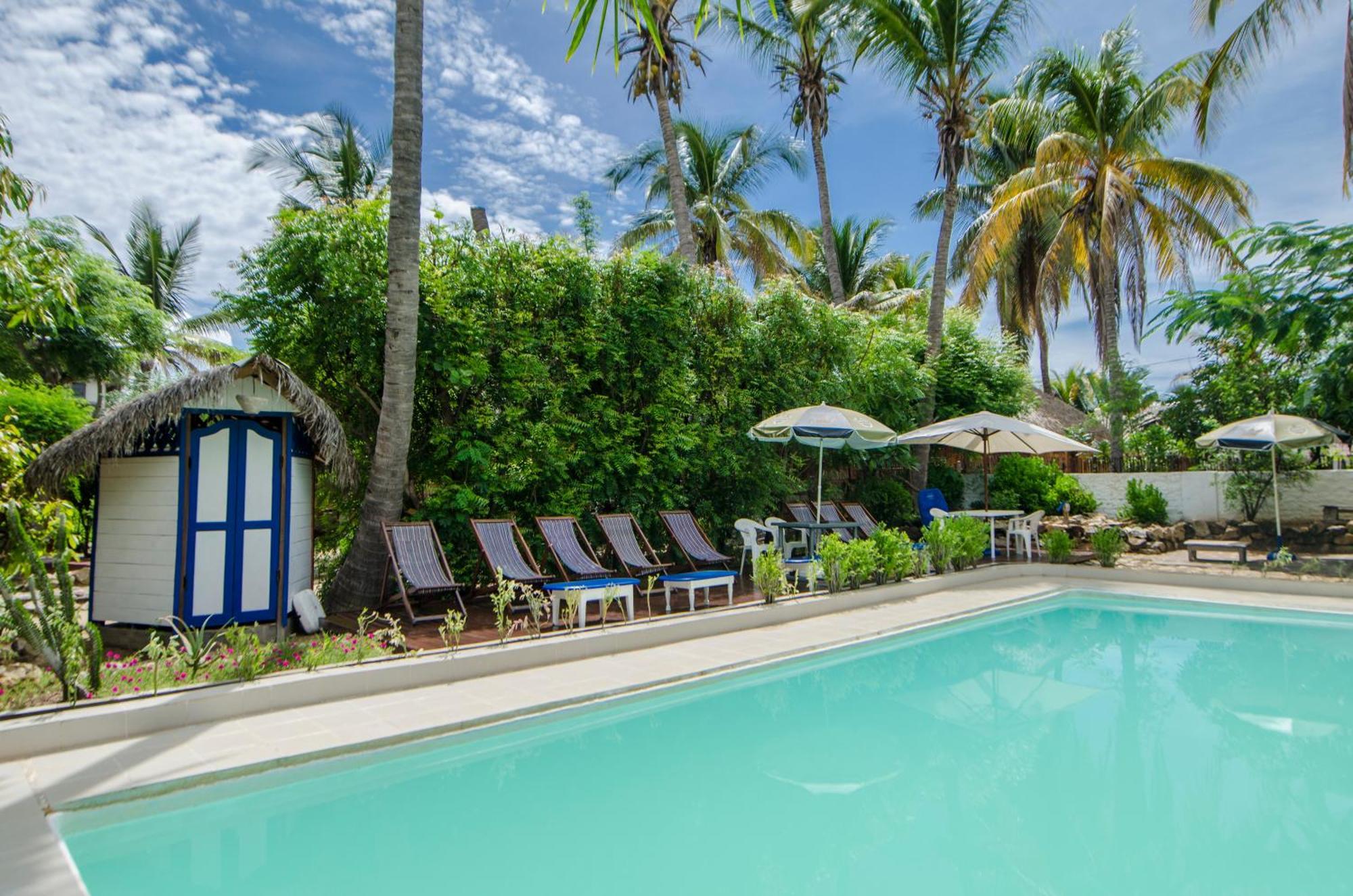 Chez Maggie Hotel & Restaurant Morondava Bagian luar foto