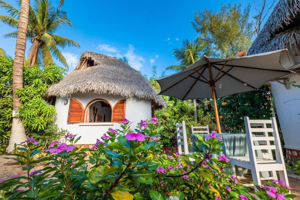 Chez Maggie Hotel & Restaurant Morondava Bagian luar foto