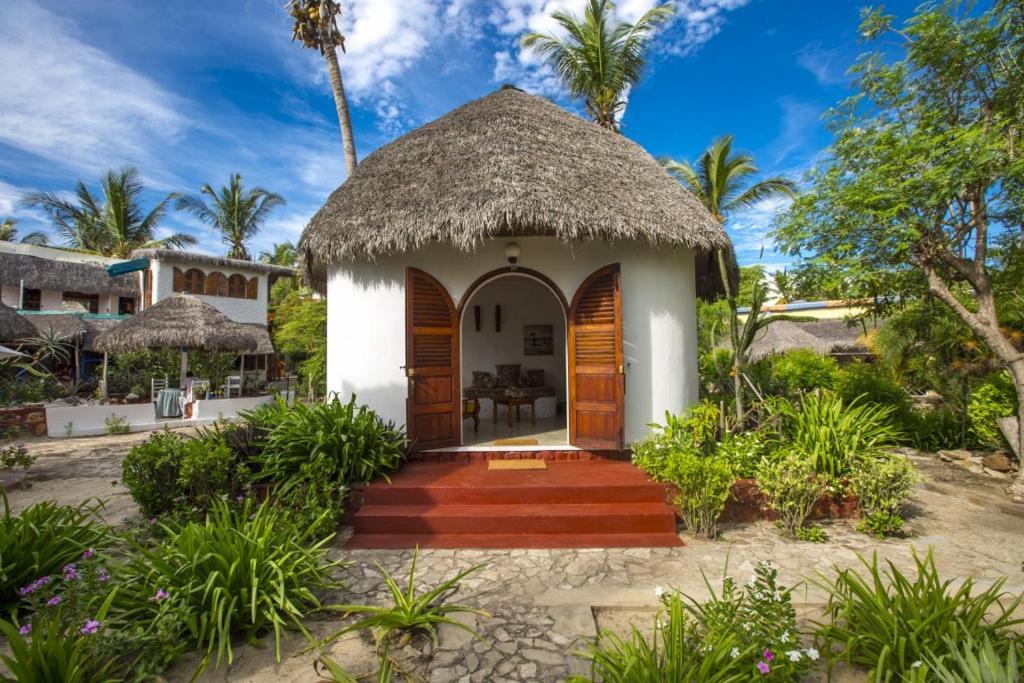 Chez Maggie Hotel & Restaurant Morondava Bagian luar foto