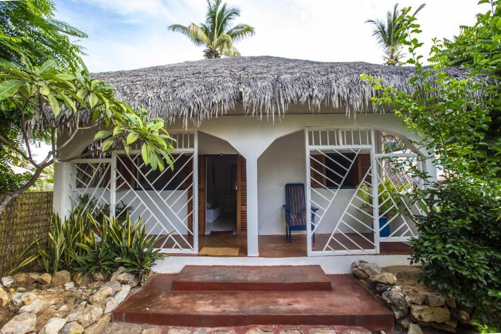 Chez Maggie Hotel & Restaurant Morondava Bagian luar foto