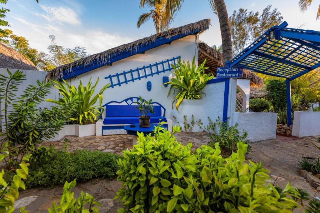 Chez Maggie Hotel & Restaurant Morondava Bagian luar foto