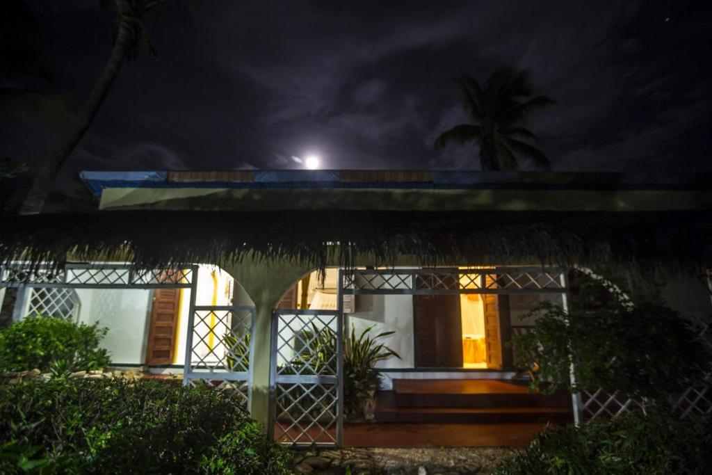 Chez Maggie Hotel & Restaurant Morondava Bagian luar foto