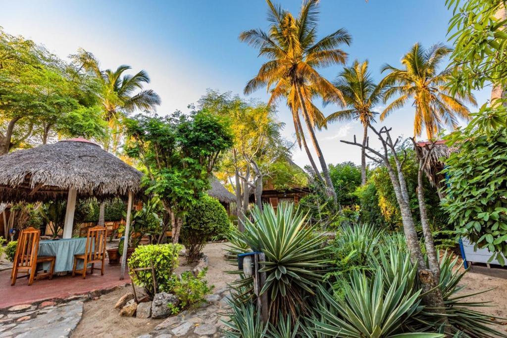 Chez Maggie Hotel & Restaurant Morondava Bagian luar foto
